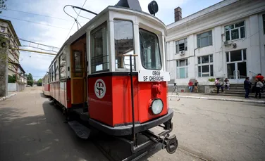 Paradă a tramvaielor de epocă în Bucureşti, cu ocazia sărbătoririi zilei Sfântului Dimitrie cel Nou, ocrotitorul Capitalei