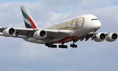 Un Airbus A380 a zburat 14 ore cu o gaură uriașă în fuselaj