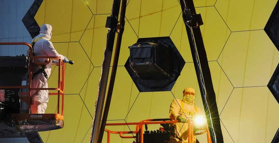 După 20 de ani de muncă şi miliarde de dolari cheltuiţi, giganticul telescop spaţial al NASA este finalizat. Are oglinzi placate cu aur şi este de 100 de ori mai puternic decât Hubble