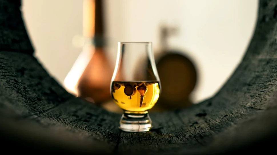 Cum sar distilatorii de whisky peste îmbătrânirea în butoaie de stejar