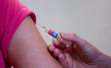 Un grup de cercetători a testat un vaccin anti COVID-19 fără a avea dovezi că acesta ar fi eficient