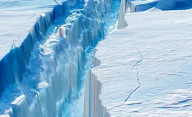 Sub aisbergul masiv din Antarctica s-a descoperit o zonă fascinantă care a stat ascunsă timp de 120.000 de ani