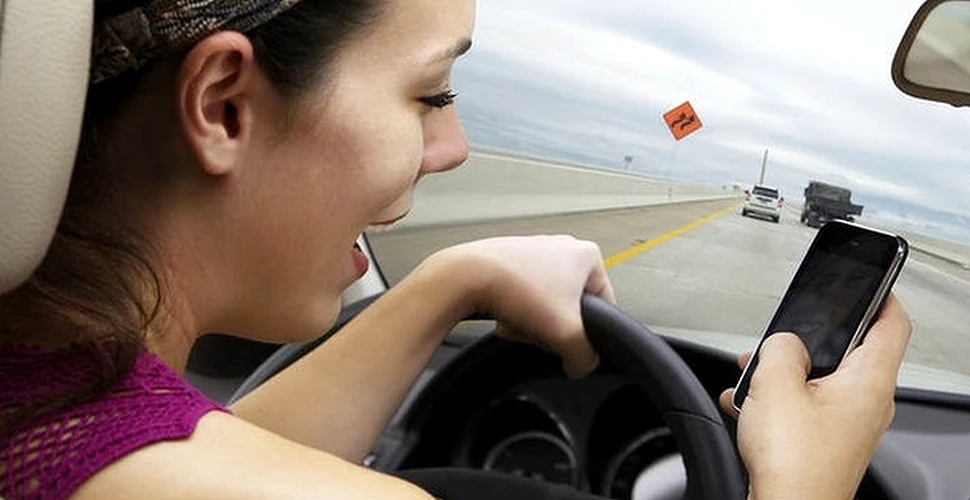 Acest VIDEO şocant ilustrează momentul când o tânără pierde controlul maşinii în timp ce vorbeşte la telefon – FOTO+VIDEO