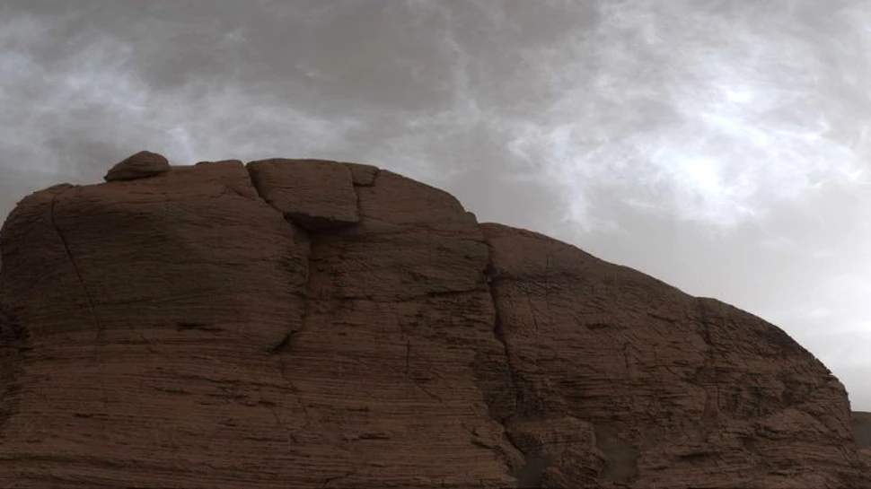 Roverul Curiosity al NASA a observat nori ciudați și colorați pe planeta Marte