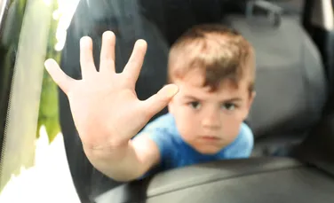 De ce nu este bine să lăsăm copiii în mașină pe caniculă?