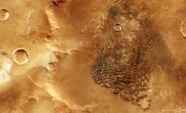 Sonda Mars Express a transmis imagini superbe cu „valuri metalice” înalte de 100 de metri
