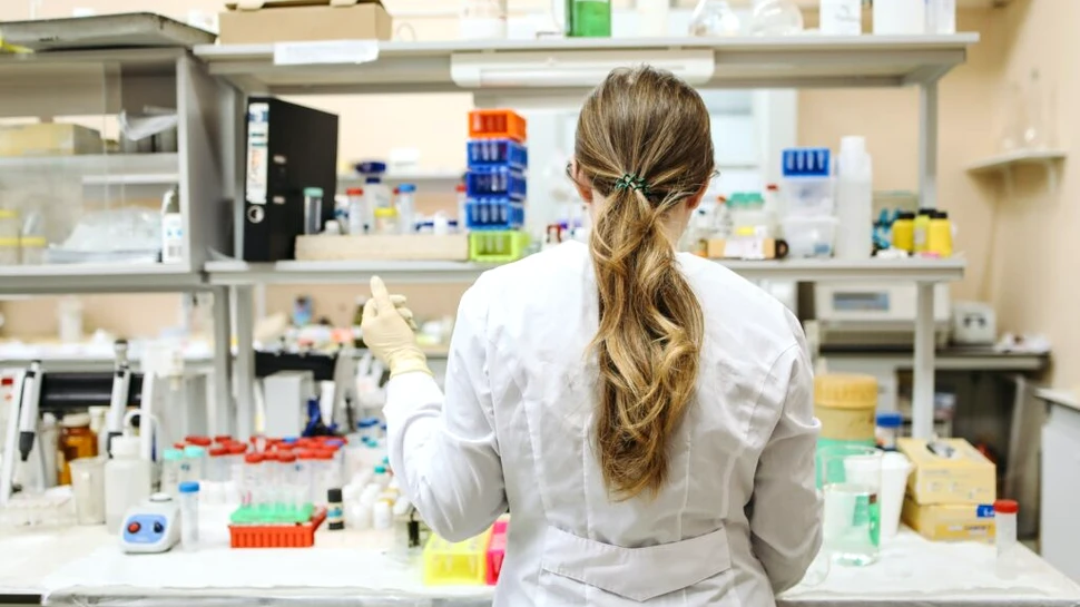 Farmaciştii au un risc de sinucidere mai mare decât restul lumii. De ce se întâmplă asta?