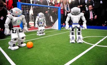 Roboţii joaca fotbal la cel mai mare targ european de hi-tech