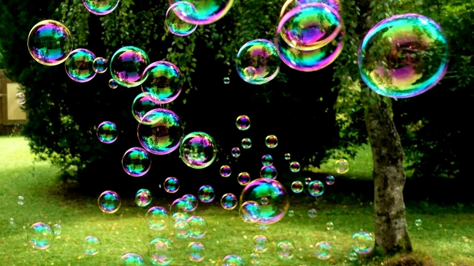 Temperatura din jurul bulelor are un comportament ciudat, spun cercetătorii