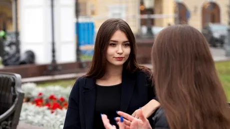 Ce se întâmplă cu ochii noștri atunci când vorbim în gând?
