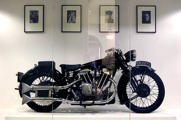 Motocicleta marca Brough Superior care a aparţinut lui T. E. Lawrence