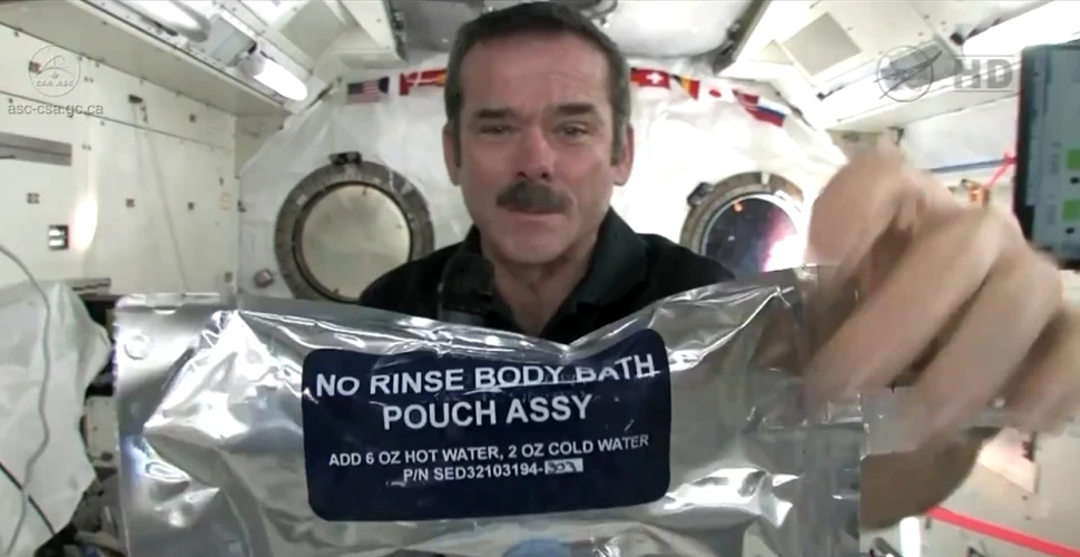 Cum se spală pe mâini astronauţii? (VIDEO)
