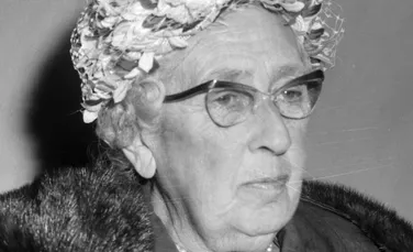 Ce făceau Agatha Christie, Ernest Hemingway, Stephen King sau Harper Lee înainte să scrie cărțile care au intrat în istorie