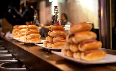 Câți hotdogi a mâncat câștigătorul unui concurs gastronomic din New York?
