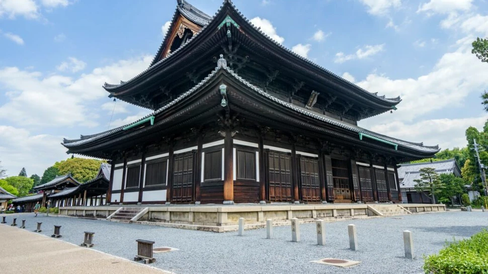 Cea mai veche toaletă din Japonia a fost deteriorată de un șofer neatent