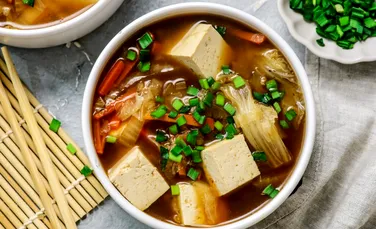 Miso alb sau miso roșu? Diferențe, utilizări și de ce multe rețete nu specifică tipul