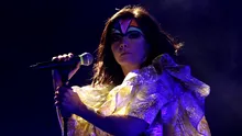 Björk, unul dintre cei mai influenți pionieri în muzica electronică și experimentală. A stârnit controverse la Oscaruri atunci când, de sub rochia ei de lebădă, a căzut un ou de struț