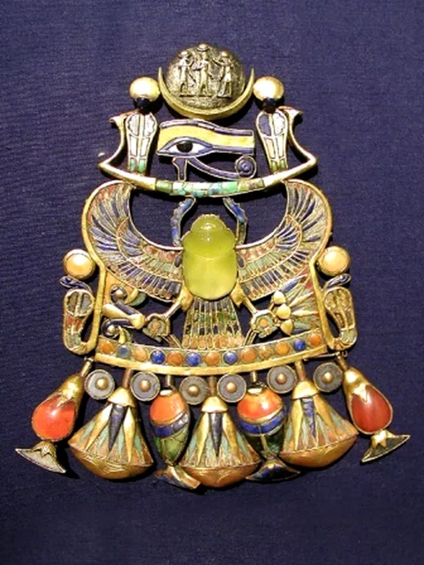 Broşa faraonului Tutankhamon