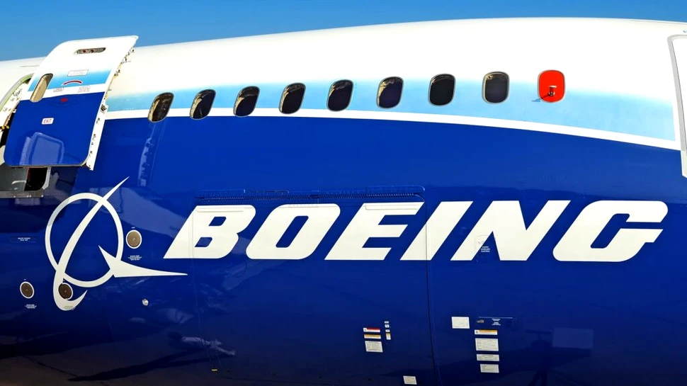 Parbrizul unui avion Boeing s-a fisurat la peste 12.000 de metri altitudine