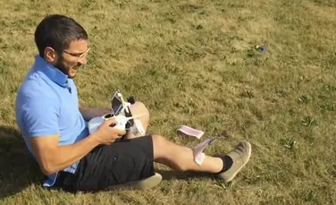 Cum să-ţi epilezi picioarele cu ajutorul unei drone – VIDEO