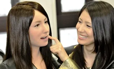Femeia-android: robotul care merge, vorbeste si… traieste