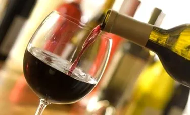 7 beneficii neştiute ale vinului roşu. Cum le poate ajuta pe femei