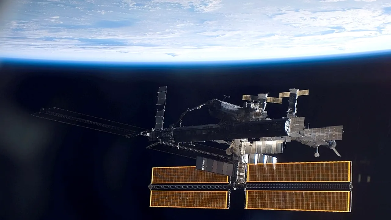 1-iss-pamantul 