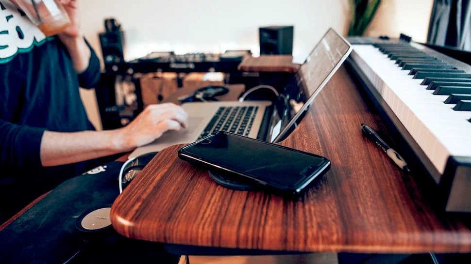 Milenialli, pe cale să devină prima generaţie care câştigă mai puţin decât părinţii