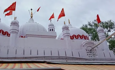 Busculadă într-un templu popular din India. Cel puțin șase oameni au murit