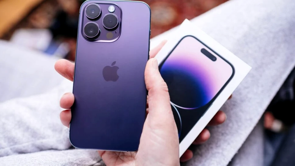 Compania Apple este acuzată de restricționarea drepturilor angajaților