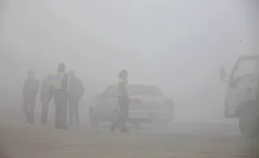 Cum susţin unii chinezi că se feresc de aerul poluat şi ce spun medicii despre această idee inedită?