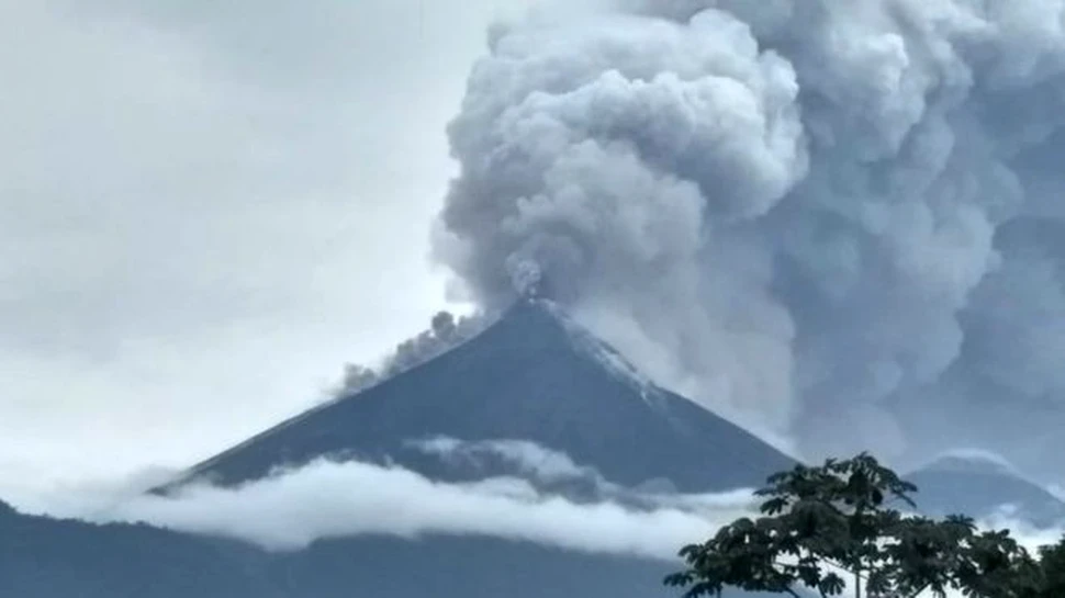Vulcanul Fuego din Guatemala a ERUPT: cel puţin 25 de persoane au murit, iar sute au fost rănite – FOTO, VIDEO
