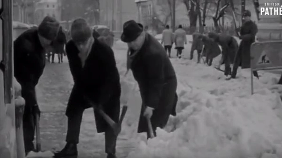 Cum se spunea în 1969, în jurnalele de ştiri, că nu merg tramvaiele din cauza zăpezii – VIDEO + FOTO
