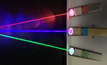 O rază laser a fost transformată într-un flux lichid în cadrul unui experiment suprinzător