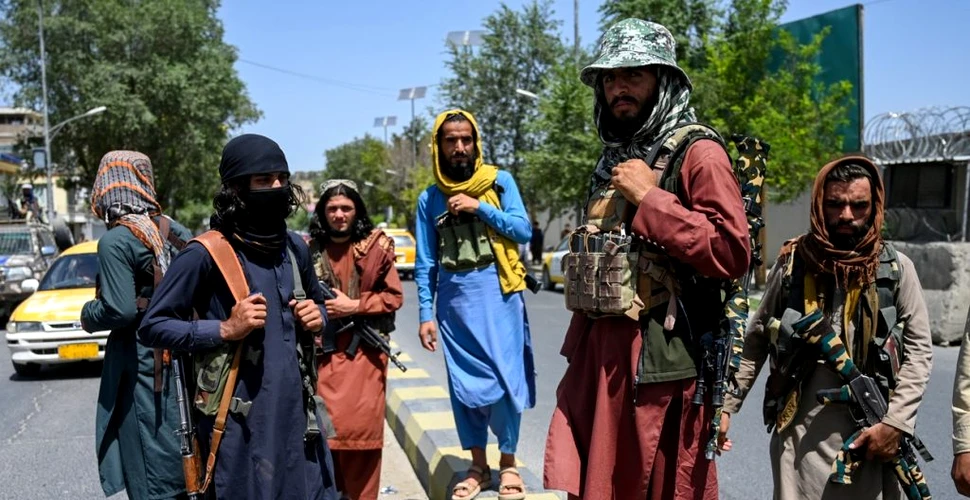 Talibanii au interzis frizerilor din provincia afgană Helmand să scurteze bărbile