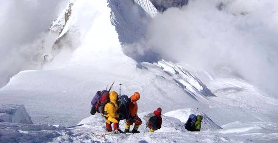 Un alpinist clujean a cucerit vârful Manaslu (8.156 m) din Himalaya