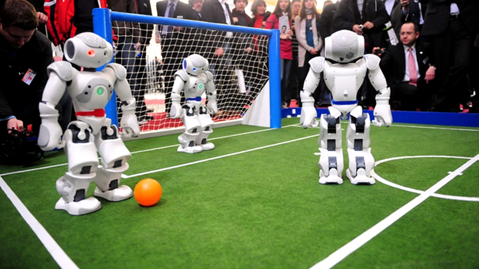 Roboţii joaca fotbal la cel mai mare targ european de hi-tech