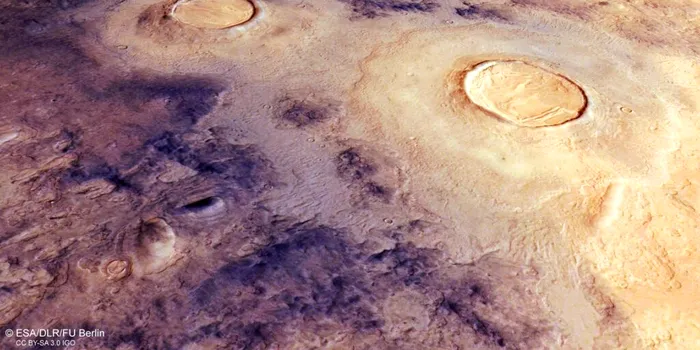 Un complex de cratere de pe Marte prezintă dovezi ale gheții. Imagini impresionante de la ESA