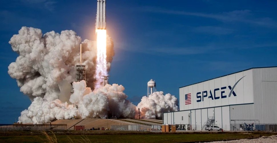 Elon Musk spune că SpaceX va face combustibil din aer