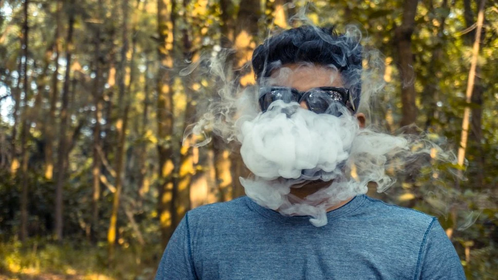 Norii de la țigările electronice nu sunt doar„vapori”. Cuvântul a fost ales pentru că sună inofensiv