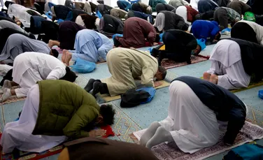 Revoltă în Marea Britanie după ce un imam a explicat într-o predică cum să fie lapidate femeile adultere