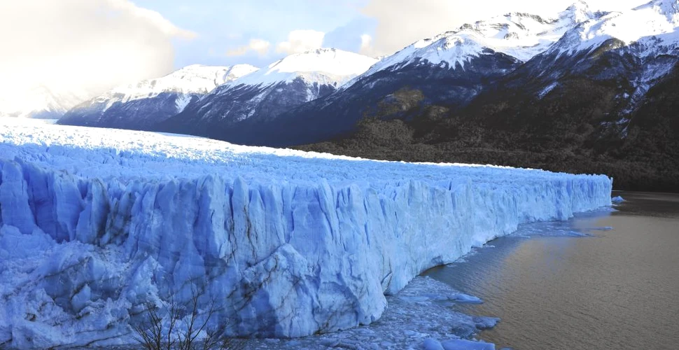 Topirea gheții la nivel global accelerează cu un ritm record. Câte trilioane de tone au fost pierdute în ultimii ani