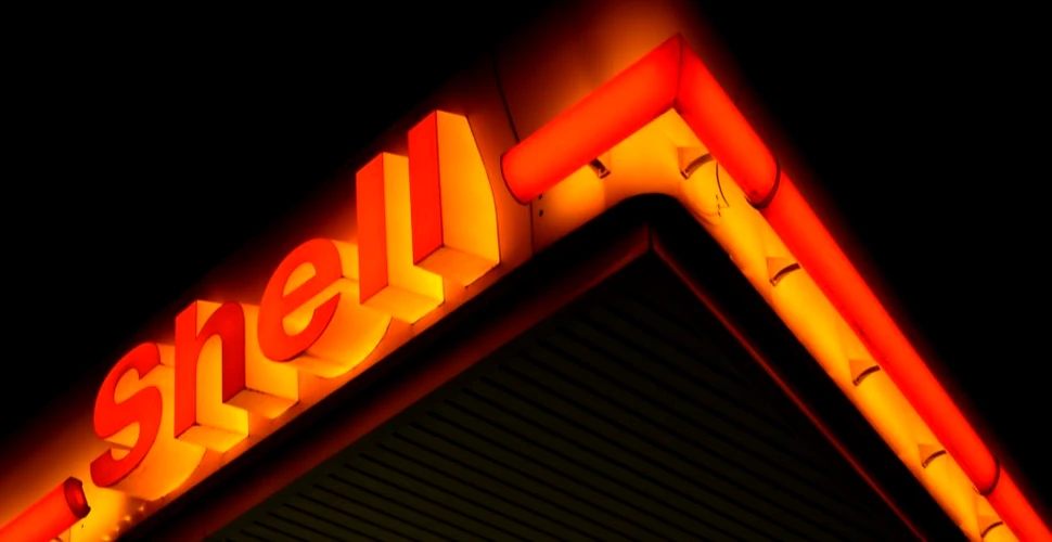 Shell a anunțat că își închide benzinăriile din Rusia