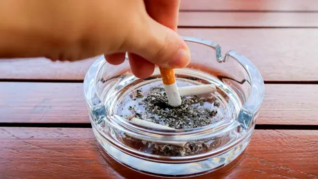 Cercetătorii chinezi susțin că pot transforma mucurile de țigară în baterii