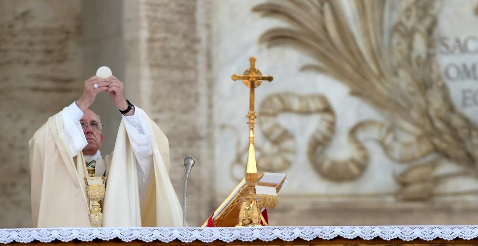 Vaticanul interzice pâinea fără gluten la împărtăşanie, în bisericile catolice. Reguli noi şi pentru vin