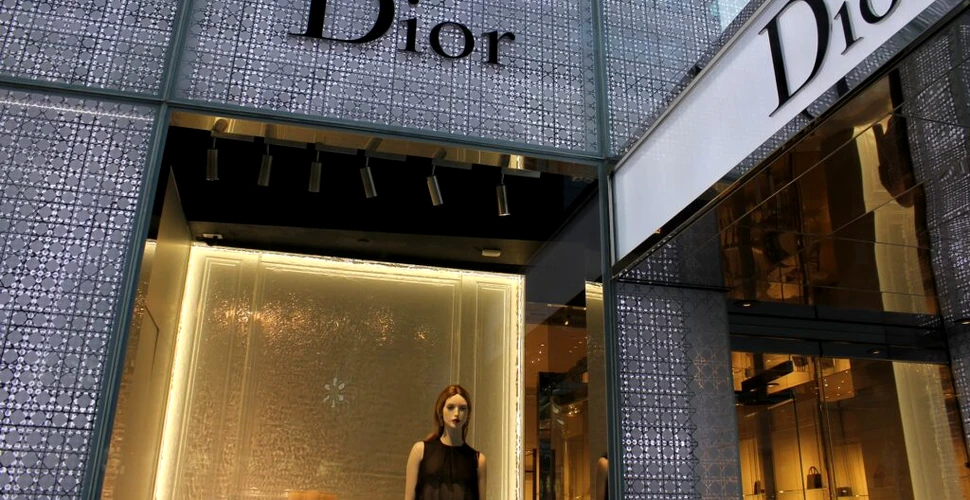 Fiica celui mai bogat om din lume conduce acum Dior