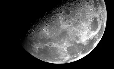 NASA confirmă prezența apei pe Lună, în regiunile luminate de Soare