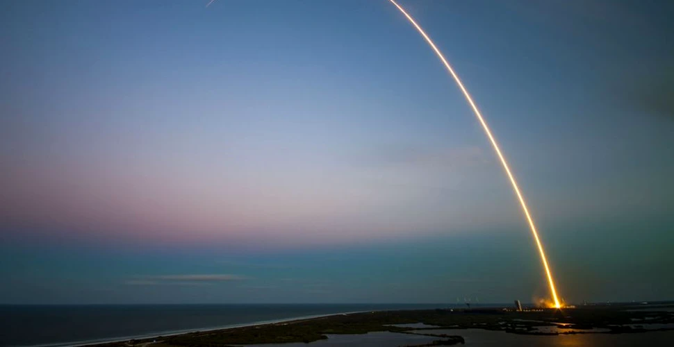 Space X va realiza o misiune neobişnuită la sfârşitul anului acesta. Racheta Falcon 9 va trimite în spaţiu cenuşa a 300 de persoane decedate