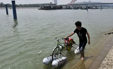 Solutie chinezeasca pentru inundatiile din Romania: bicicleta amfibie