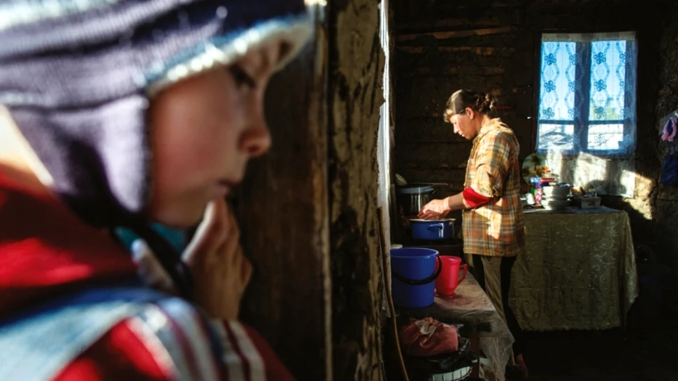 Situaţia tristă a copiilor români din mediul rural, dezvăluită într-un nou raport tulburător